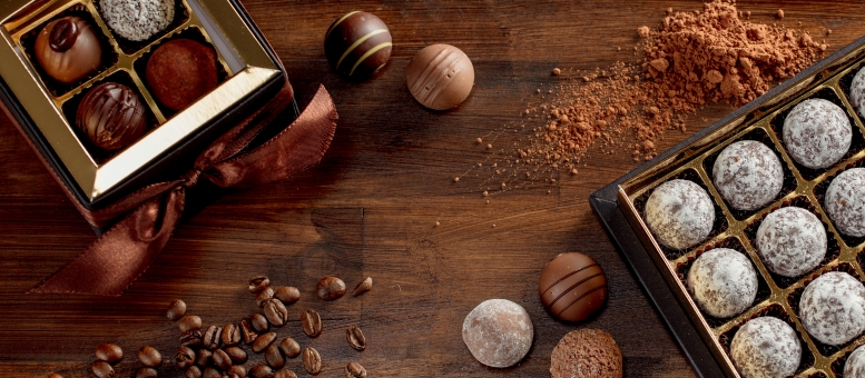 pralinen-box-kakao-bohnen-holz