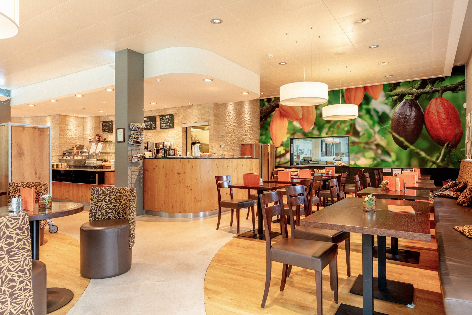schokoladen-cafe-innen-kakaofrucht